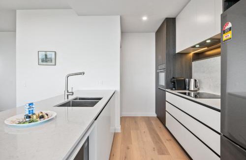 Alphington Apartamento | Stylish City-View Apartment with Deluxe Amenities
