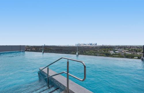 Alphington Apartamento | Stylish City-View Apartment with Deluxe Amenities