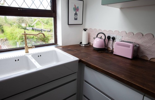 Whitehead Casa | Stylish Coastal Cottage