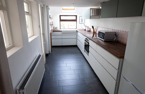 Whitehead Casa | Stylish Coastal Cottage