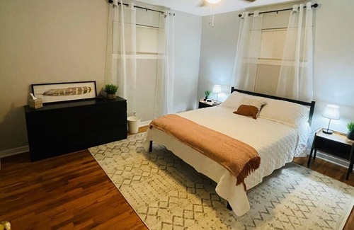 Northside Cabaña | Stylish Cottage 222 - Free Parking - Self Check-in