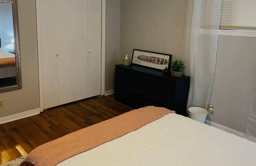 Northside Cabaña | Stylish Cottage 222 - Free Parking - Self Check-in