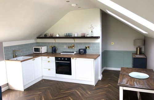 Dromore Cabaña | Stylish Cottage with hot tub and gorgeous views