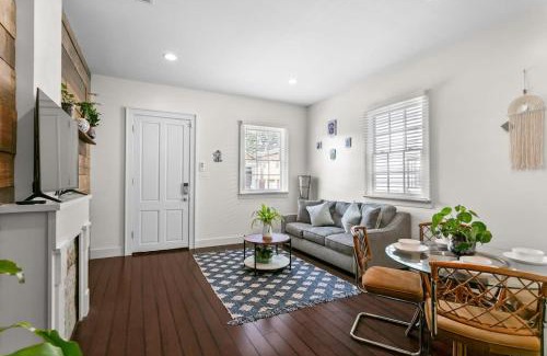 Seventh Ward Casa | Stylish Creole Cottage 1 BD Home Central Location