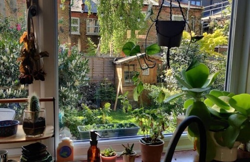 High Street Casa | Stylish East London Home with a Wood Burner+Garden