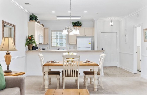 Central Myrtle Beach Condominio | Stylish & Elegant 2BR 2BA Villa