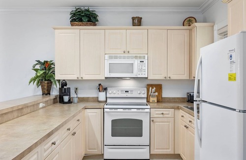 Central Myrtle Beach Condominio | Stylish & Elegant 2BR 2BA Villa