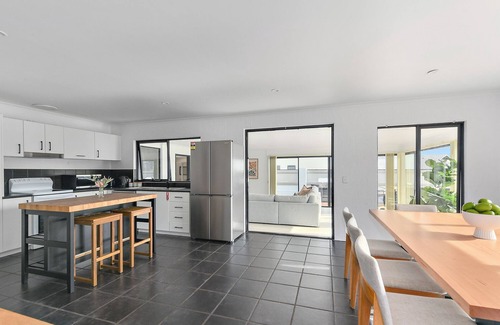 Hawley Beach Casa | Stylish Family Retreat by Hawley Beach