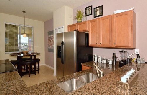 Braden River Condominio | Elegante amueblado elegante condominio con vista al piso superior de 2 camas en River Strand CC