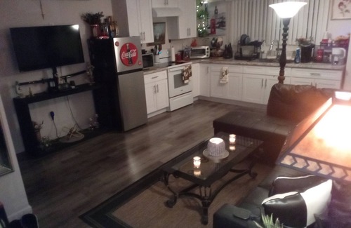 Tower District Apartamento | Stylish Getaway - Located in the Historic TOWER DISTRICT