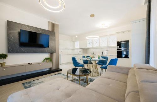 Ferencvaros Apartamento | Stylish Ground-Floor Comfort w Terrace & Parking