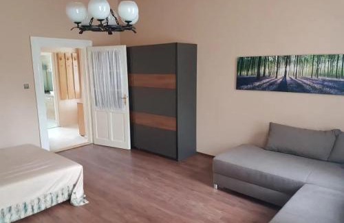 Obuda Apartamento | Stylish historic flat for 4 in heart of OldBuda