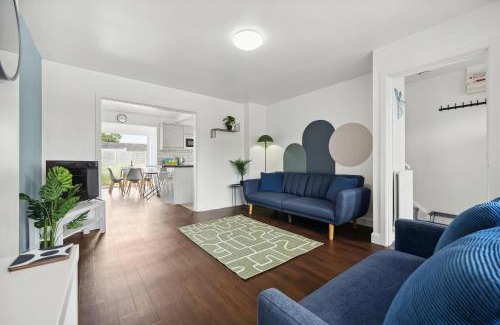 Royal Leamington Spa Casa | Stylish Home From Home 3 bed house, sleeps 6, private parking, WiFi Leamington Spa