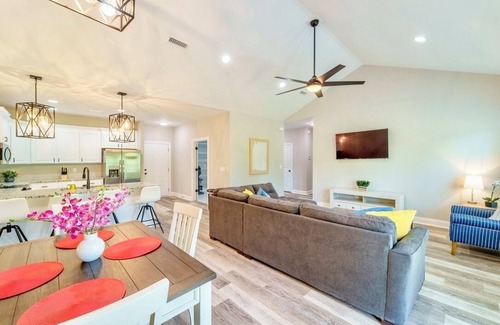 Dothan Casa | Stylish & Modern Dothan Getaway Mins to Downtown!