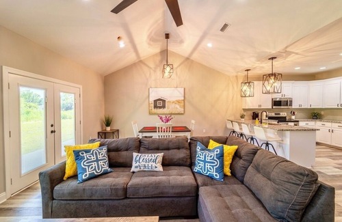 Dothan Casa | Stylish & Modern Dothan Getaway Mins to Downtown!