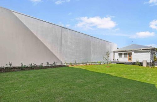 North Toowoomba Casa | Stylish Retreat Garden Oasis