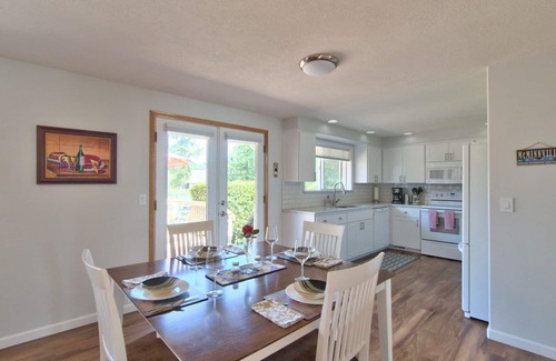 McMinnville Casa | Stylish Single Level Wine Escape