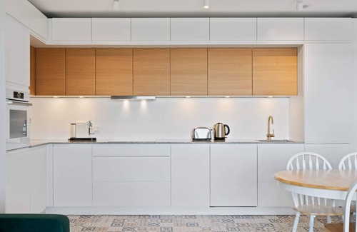 Gasperich Apartamento | Stylish Stay in w/ Kitchen, Parking & Essentials