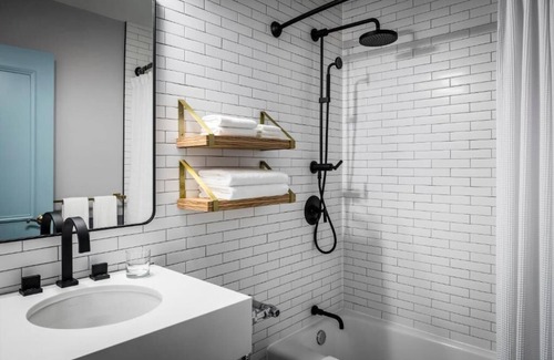 Cambridge Hotel | Stylish Stay Near Harvard and Cambridge’s Best Attractions! Parking