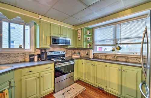 Johnstown Casa | Stylish Suburban Getaway, 10 Miles to Royal Mtn!