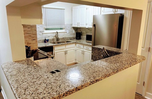 Columbia Condominio | Stylish Updated Retreat Overlooking the Saluda River