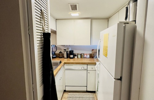 Turtle Creek Condominio | Stylish Uptown Dallas Loft: Pet-Friendly, Hi-Fi Sound, Private Patio & Grill