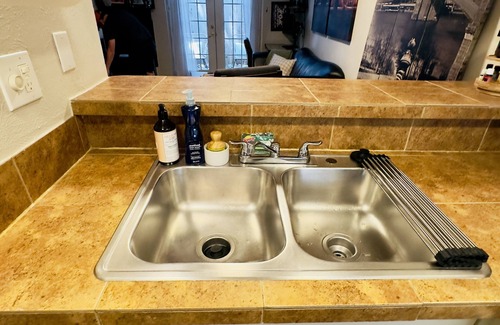 Turtle Creek Condominio | Stylish Uptown Dallas Loft: Pet-Friendly, Hi-Fi Sound, Private Patio & Grill