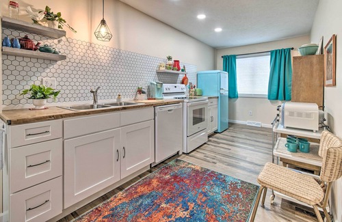 Normal Casa | Stylish Vacation Rental - Walk to ISU!