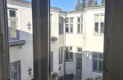 Charlottenlund Apartamento | Stylist apartment in exclusive area, 15 mins from central Copenhagen