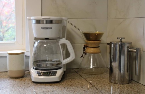 Westside Connection Casa | Suburban Garden on 1.5 acres with pool and hot tub