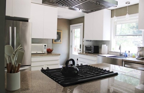 Westside Connection Casa | Suburban Garden on 1.5 acres with pool and hot tub