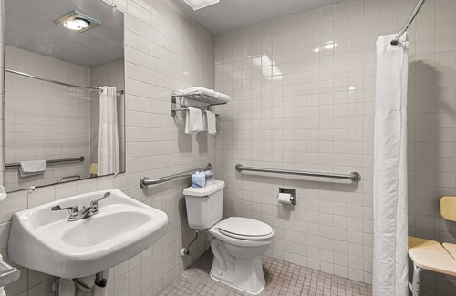 Platte City Hotel | Suburban Studios Kansas City Airport North