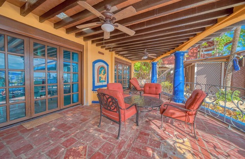 Bouvet Island Cabina | Suenos Grande Villa - Luxury three bedroom, three bathroom poolside villa