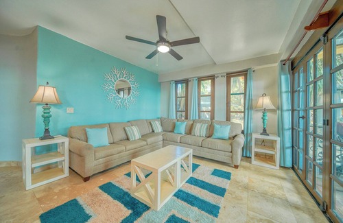 Bouvet Island Cabina | Suenos Grande Villa - Luxury three bedroom, three bathroom poolside villa