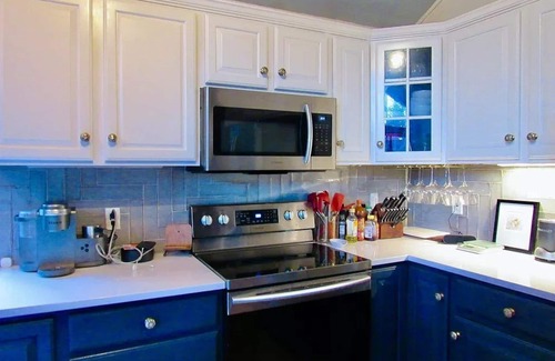 Waitsfield Casa | Sugarbush Haus, our Chic Sugarbush VT Retreat close to mountain Sleeps 10