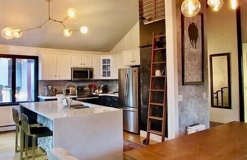 Waitsfield Casa | Sugarbush Haus, our Chic Sugarbush VT Retreat close to mountain Sleeps 10