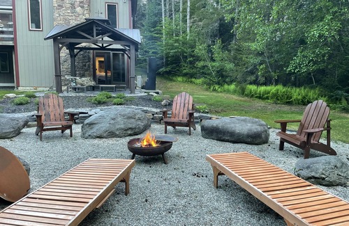 Waitsfield Casa | Sugarbush Haus, our Chic Sugarbush VT Retreat close to mountain Sleeps 10