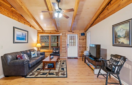 Lynn Casa | Sugarloaf Cabin - 4BD/3BA - Hendersonville