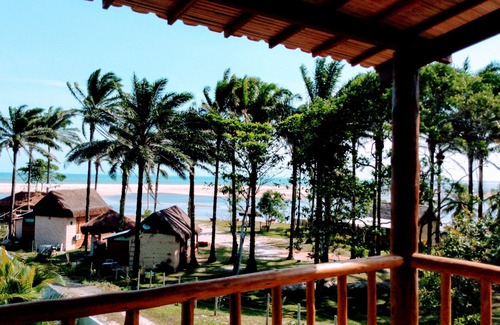 Jaguaripe Condominio | Suite (1) Quadruple at Garcez Beach