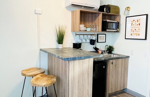 Sault Ste. Marie Apartamento | Suite 102 | 2 Bedroom / 2 Bath + Living & Kitchen