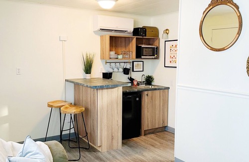 Sault Ste. Marie Apartamento | Suite 102 | 2 Bedroom / 2 Bath + Living & Kitchen