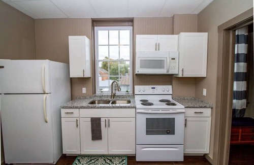 Hermann Hotel | Suite 2 - Adorable suite de 1 dormitorio en el centro de Hermann. ¡Caminar a todos lados!