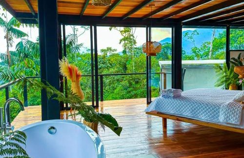 Mera Hotel | Suite Alpayaku, Suite Boutique Privada con Desayuno Incluido, Cedro Amazon Lodge