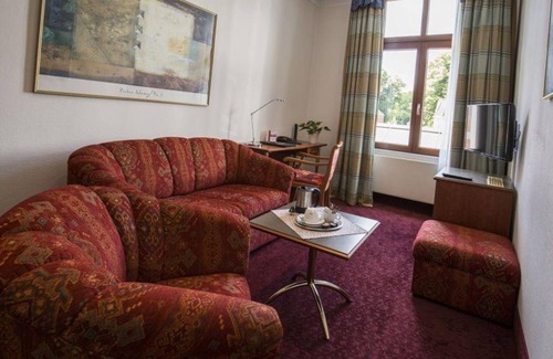 Center Casa | Suite deluxe, shower and bath, WC - Hotel am Schloss