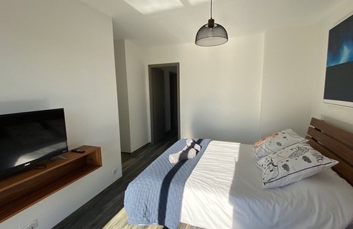 Saint-Paul-en-Foret Cama Y Desayuno | Suite Kean Climatisée vue Piscine au Calme Dans le Var