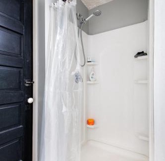 Smoketown Jackson Casa | Suite near downtown Louisville, KY - Suite X