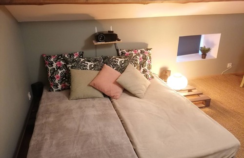 Le Bez Cama Y Desayuno | Suite Noelie, son Ecran de Cinema et sa Baignoire d Époque