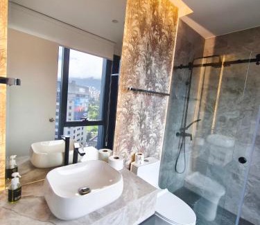 La Carolina Apartamento | Suites & Apartments Coliving Ecuador Luxury XOE