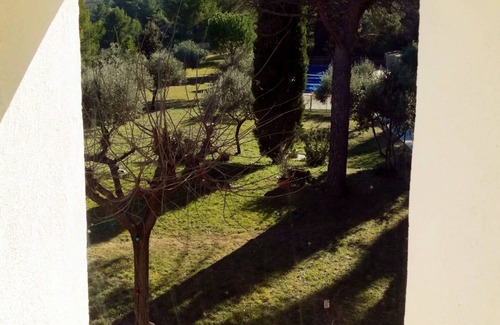 Mormoiron Apartamento | Cumbre: 2 dormitorios, acceso a piscina grande, terraza y parking.