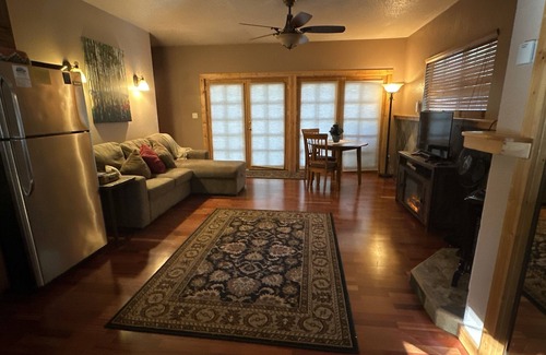 Mount Shasta Casa | Summit Estate large home with a Cottage.